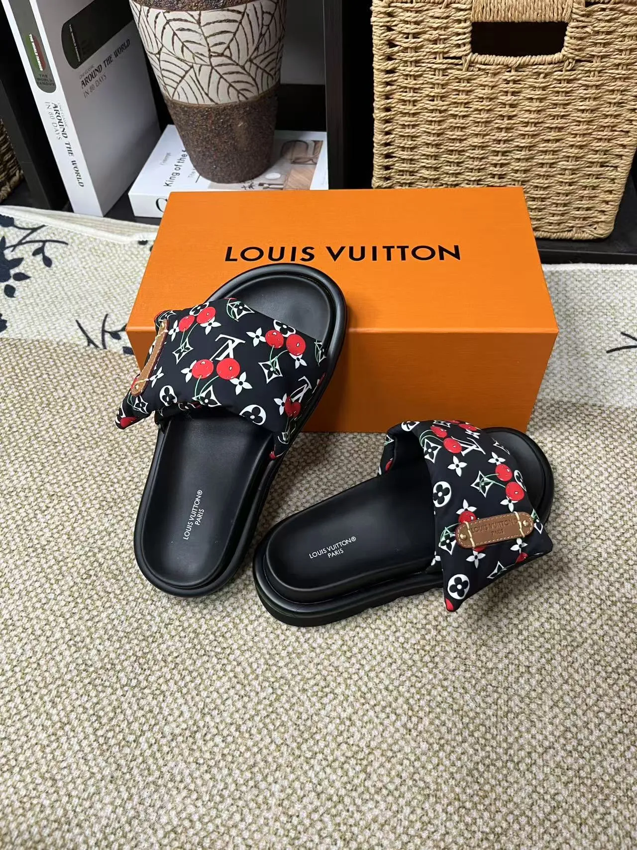 P340 yuan LV Louis Vuitton Full of high-end feel! A popular model among bloggers at home and abroad, it’s retro and fashionable, and looks stunning on your feet! Mainly recommended model on the official website★ ━━━━━ ЅᏇєєt ━━━━━ ▪️Upper: original calfskin ➕5D printing process ▪️Inner: imported mixed sheepskin ▪️Outsole: original molded foam outsole ▪️Size: Female 35-40 Men's 39-44 (women's 41 men's 45)